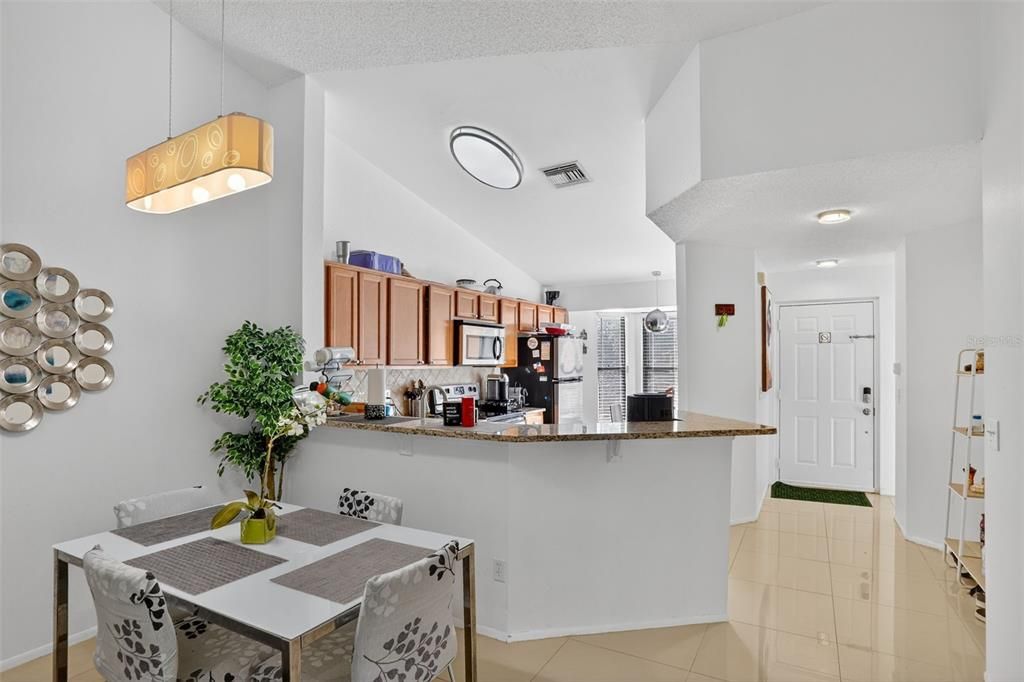 For Sale: $299,900 (2 beds, 2 baths, 1075 Square Feet)