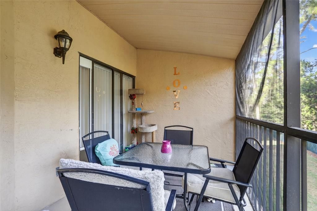 For Sale: $299,900 (2 beds, 2 baths, 1075 Square Feet)