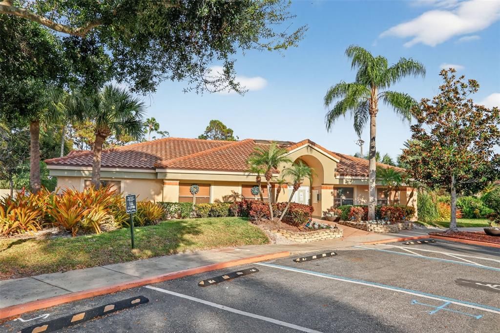 For Sale: $299,900 (2 beds, 2 baths, 1075 Square Feet)