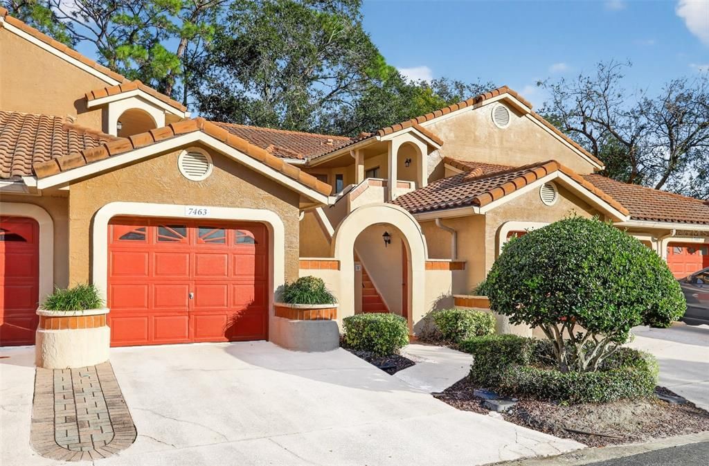 For Sale: $299,900 (2 beds, 2 baths, 1075 Square Feet)