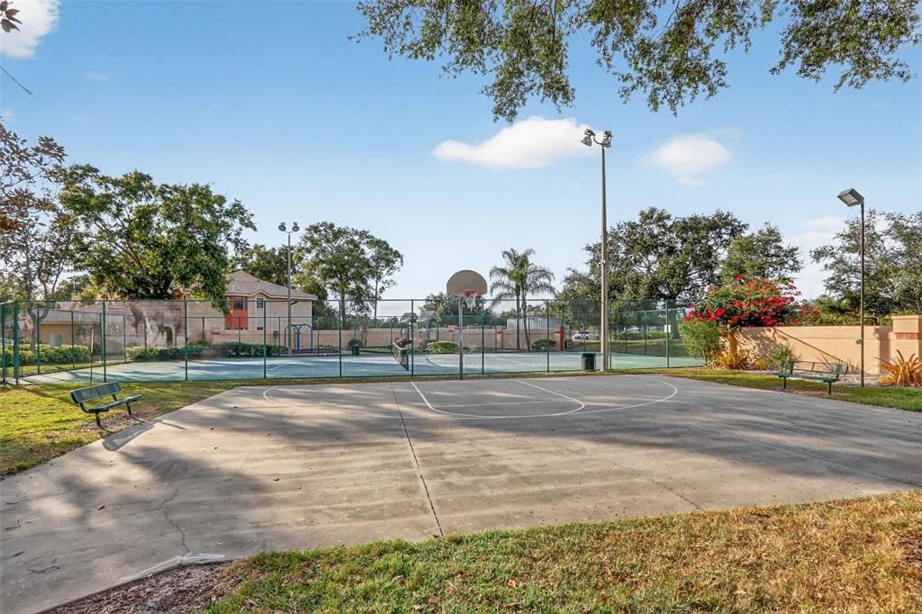 For Sale: $299,900 (2 beds, 2 baths, 1075 Square Feet)