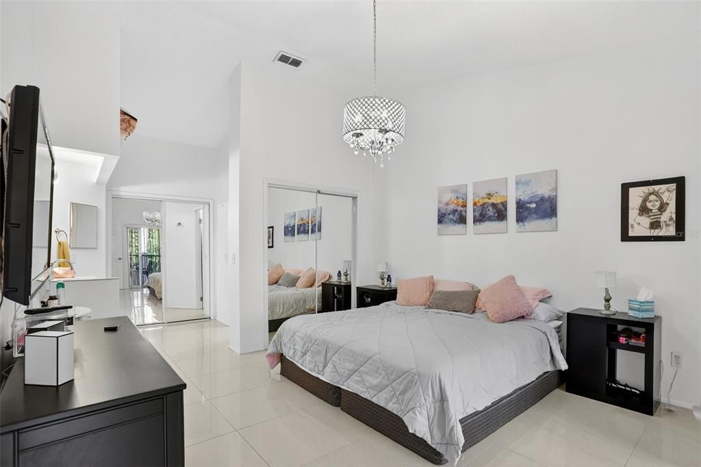 For Sale: $299,900 (2 beds, 2 baths, 1075 Square Feet)