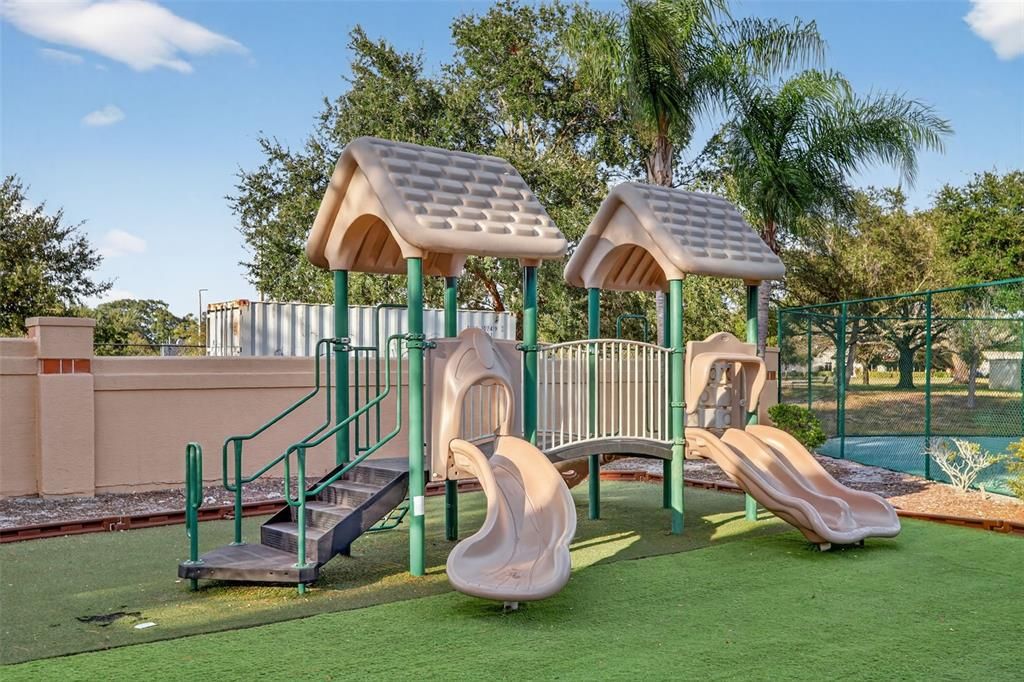 For Sale: $299,900 (2 beds, 2 baths, 1075 Square Feet)