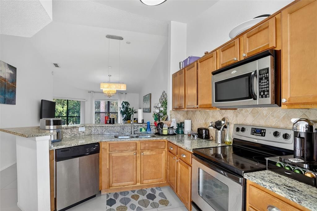 For Sale: $299,900 (2 beds, 2 baths, 1075 Square Feet)