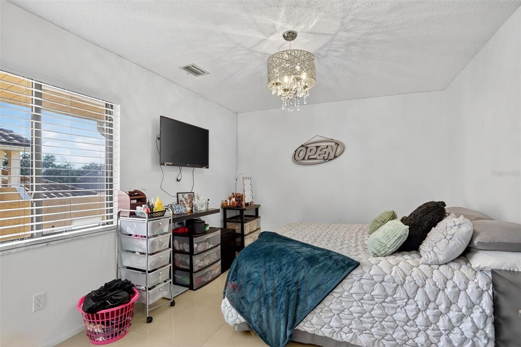 For Sale: $299,900 (2 beds, 2 baths, 1075 Square Feet)