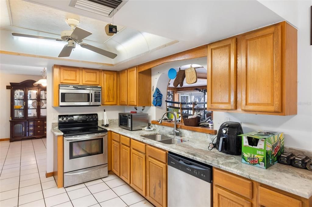 На продажу: $650,000 (3 спален, 2 ванн, 2020 Квадратных фут)