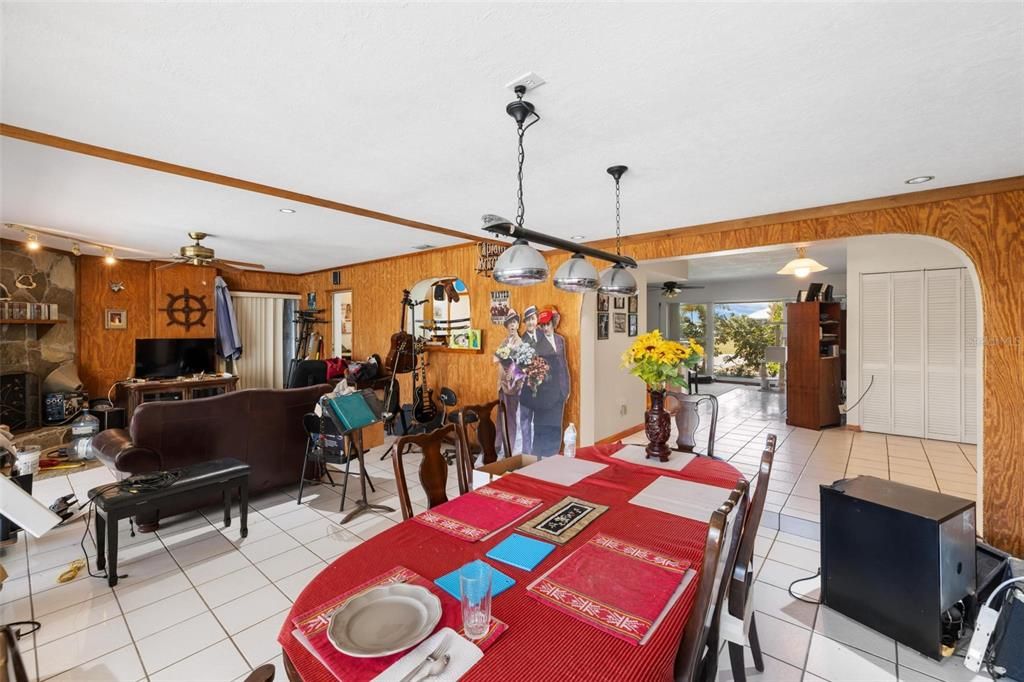 На продажу: $650,000 (3 спален, 2 ванн, 2020 Квадратных фут)