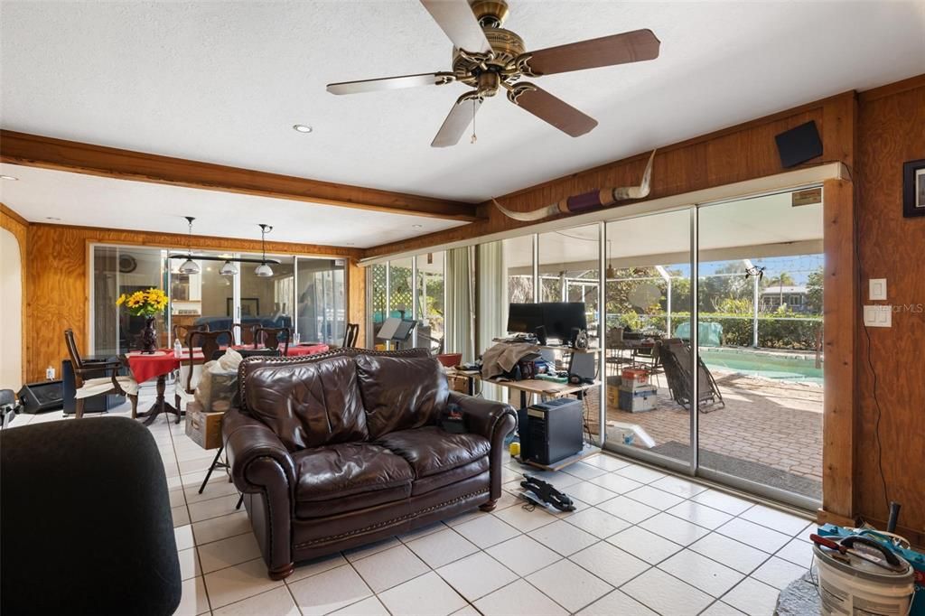 На продажу: $650,000 (3 спален, 2 ванн, 2020 Квадратных фут)