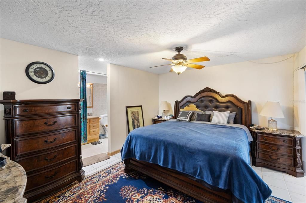 На продажу: $650,000 (3 спален, 2 ванн, 2020 Квадратных фут)