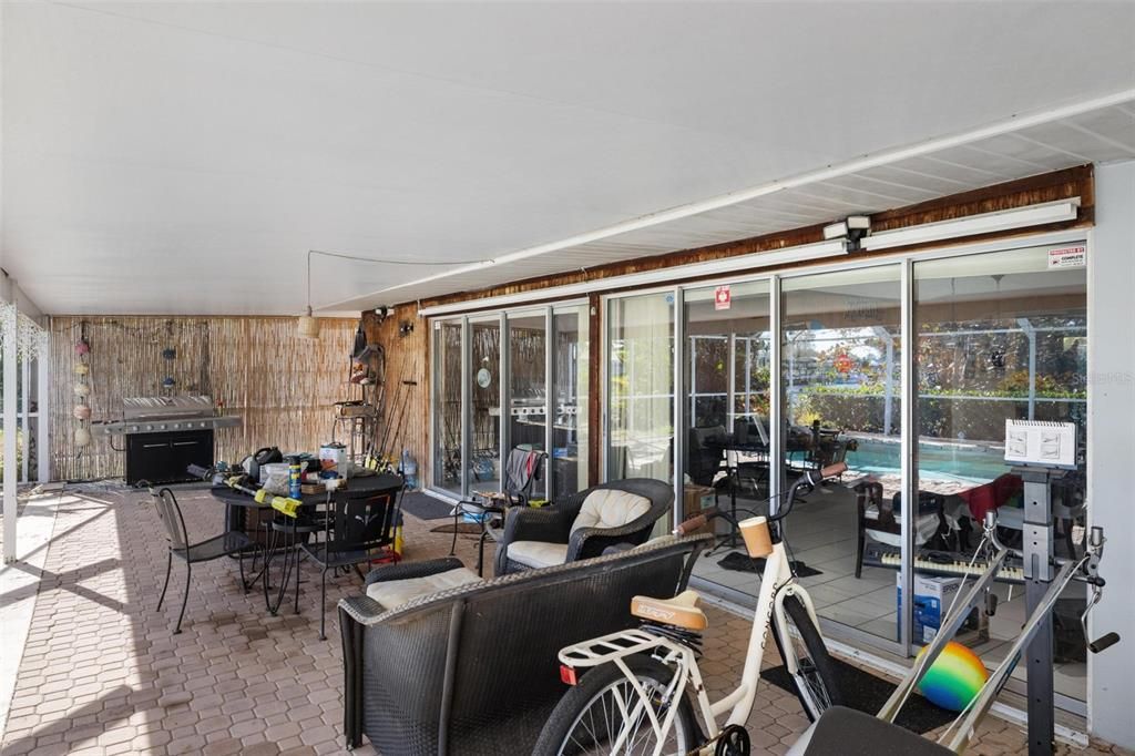 На продажу: $650,000 (3 спален, 2 ванн, 2020 Квадратных фут)