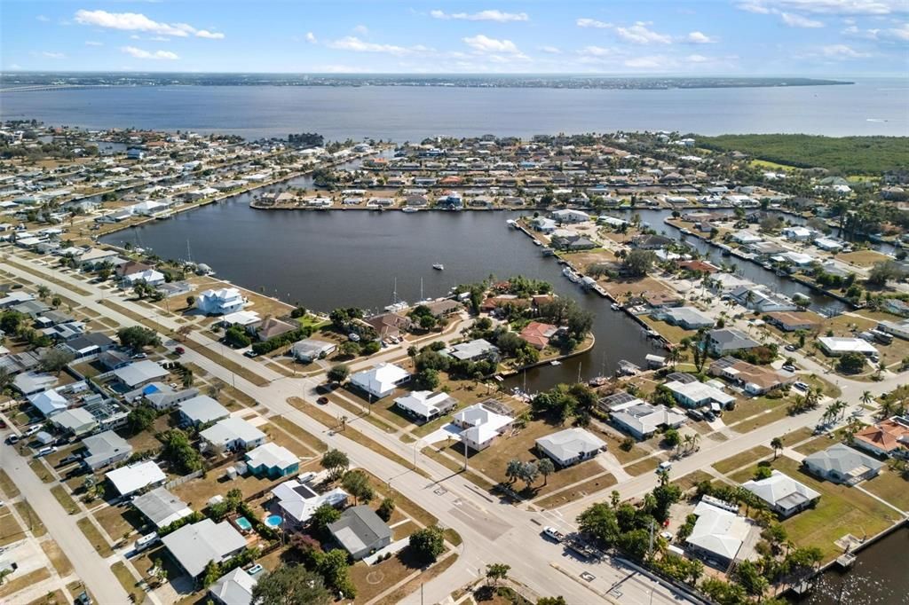 На продажу: $650,000 (3 спален, 2 ванн, 2020 Квадратных фут)