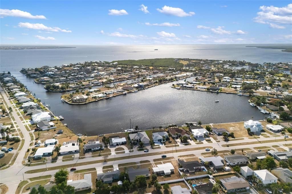 На продажу: $650,000 (3 спален, 2 ванн, 2020 Квадратных фут)