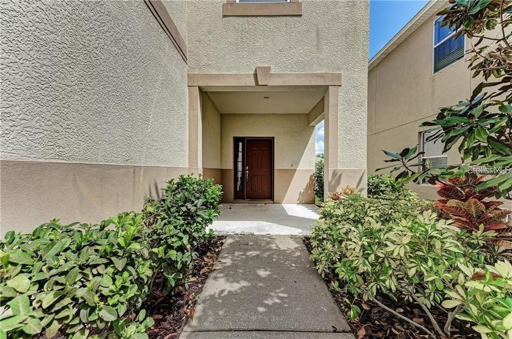 For Rent: $2,100 (3 beds, 2 baths, 2100 Square Feet)