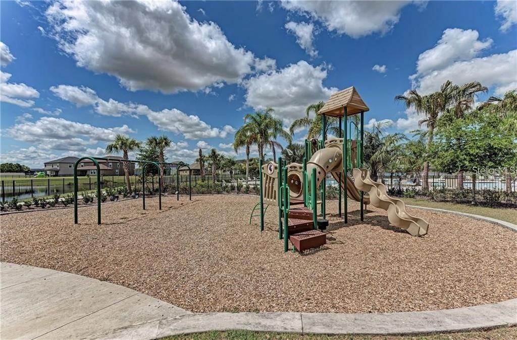 For Rent: $2,100 (3 beds, 2 baths, 2100 Square Feet)