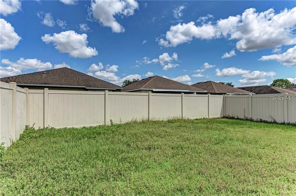 For Rent: $2,100 (3 beds, 2 baths, 2100 Square Feet)