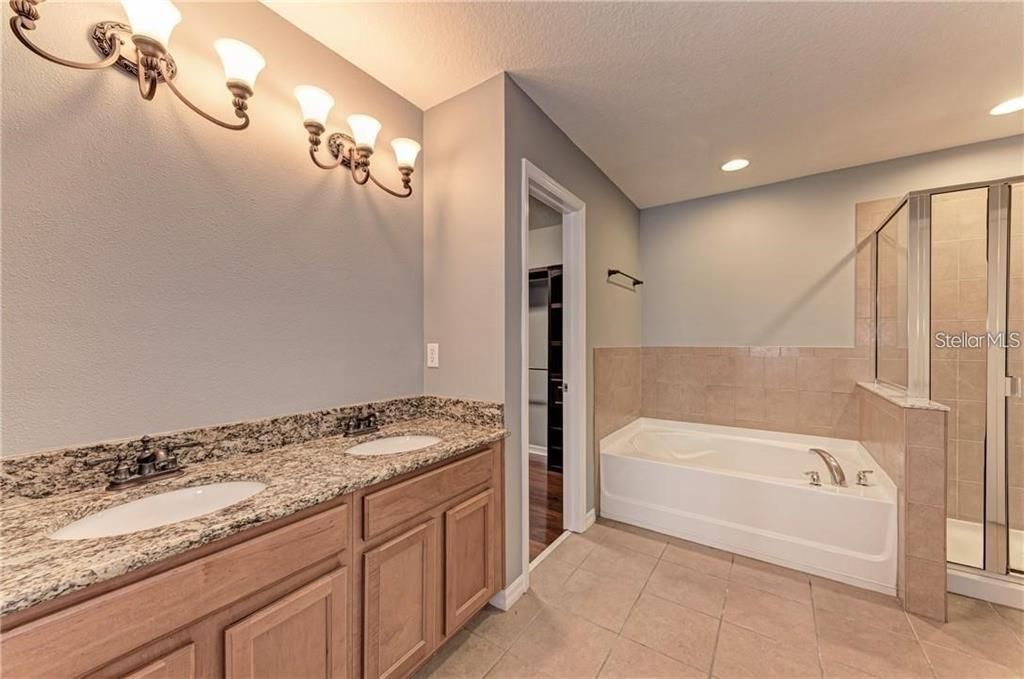 For Rent: $2,100 (3 beds, 2 baths, 2100 Square Feet)