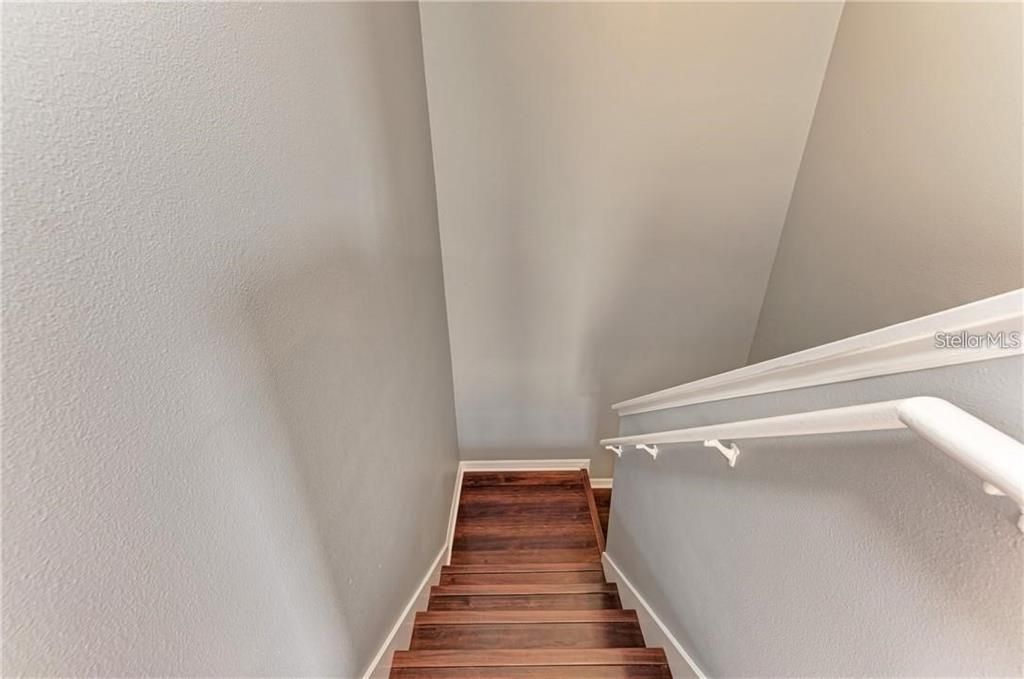 For Rent: $2,100 (3 beds, 2 baths, 2100 Square Feet)