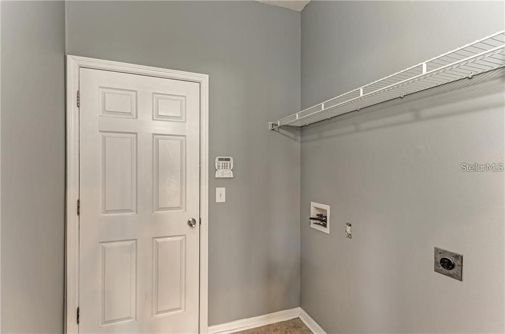 For Rent: $2,100 (3 beds, 2 baths, 2100 Square Feet)