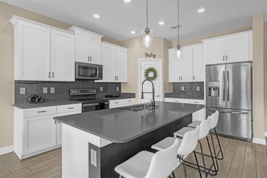 待售: $754,900 (5 贝兹, 3 浴室, 3359 平方英尺)