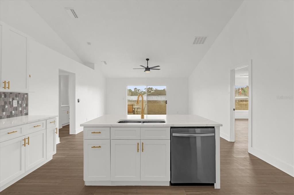 En Venta: $336,000 (3 camas, 2 baños, 1799 Pies cuadrados)