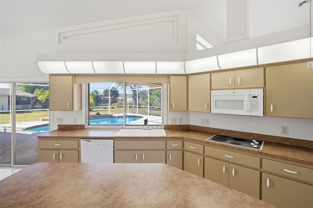 For Sale: $549,900 (3 beds, 2 baths, 2617 Square Feet)