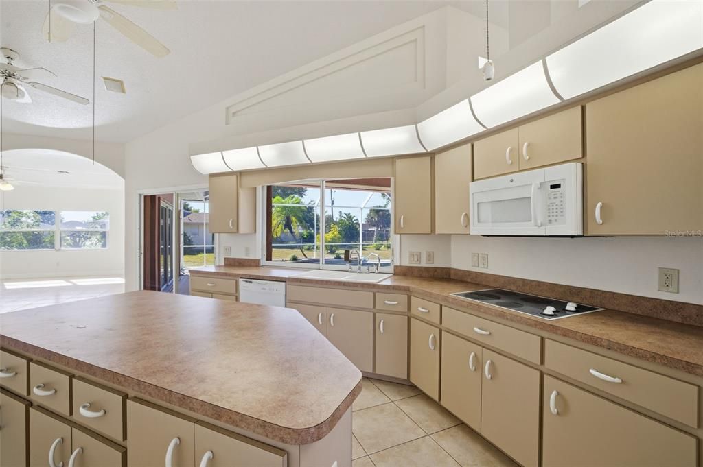 For Sale: $549,900 (3 beds, 2 baths, 2617 Square Feet)