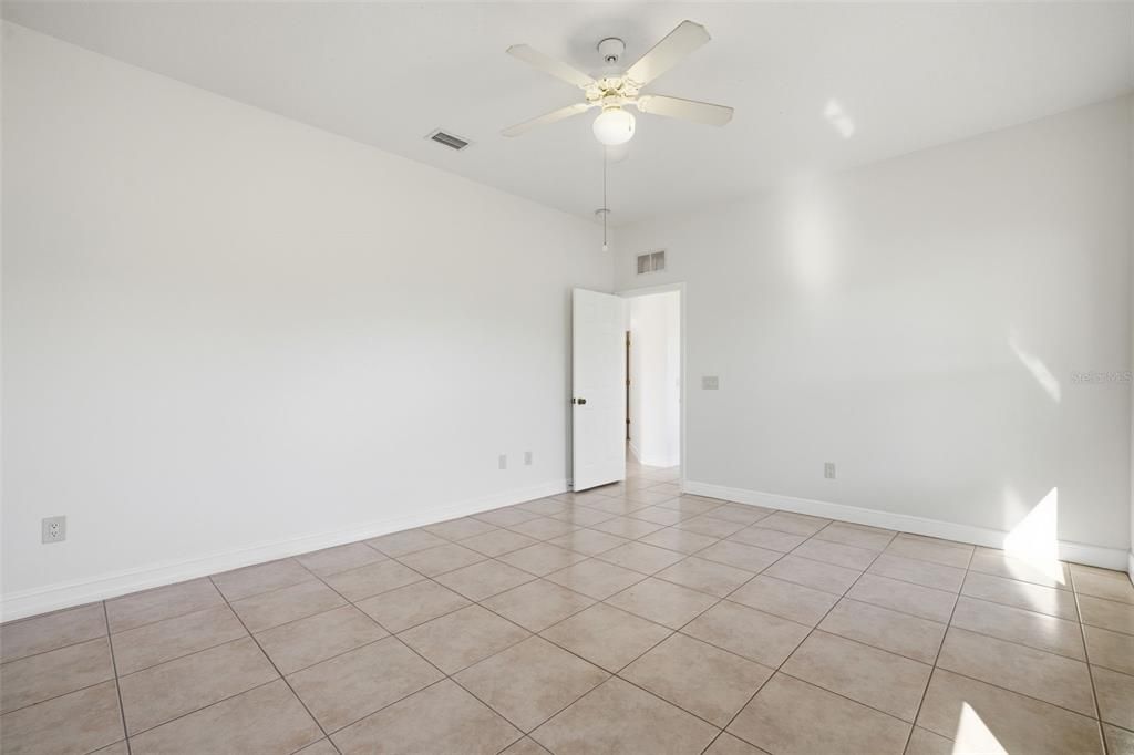 For Sale: $549,900 (3 beds, 2 baths, 2617 Square Feet)