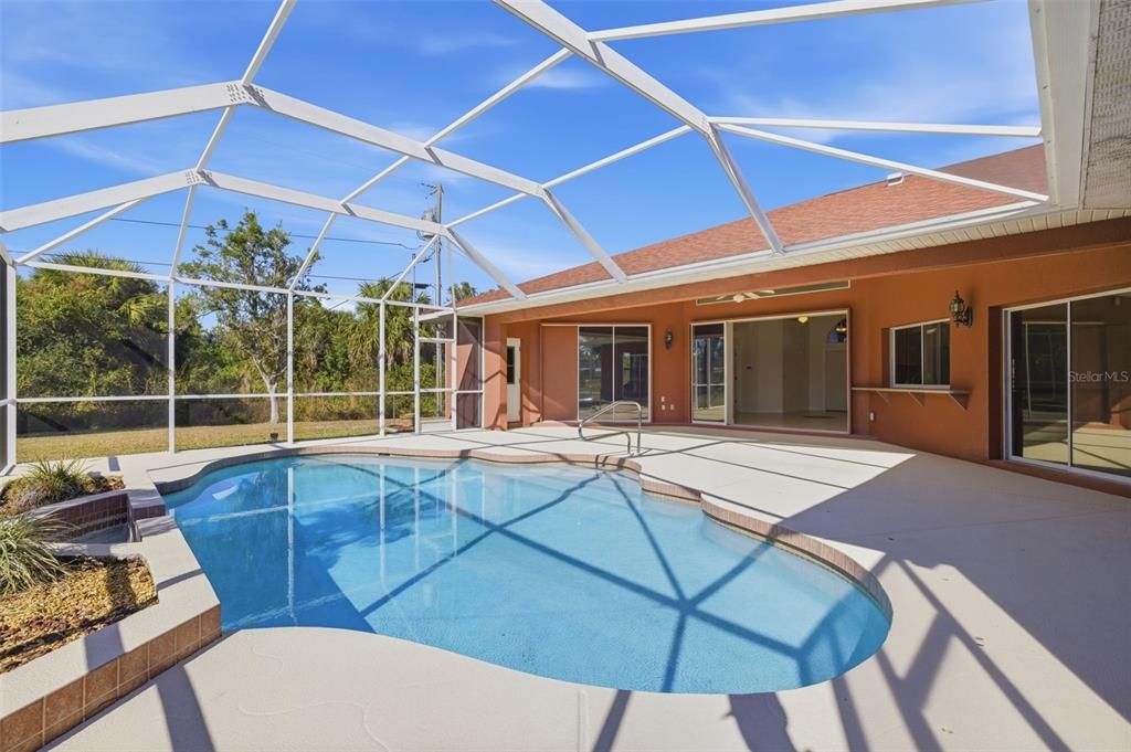 For Sale: $549,900 (3 beds, 2 baths, 2617 Square Feet)