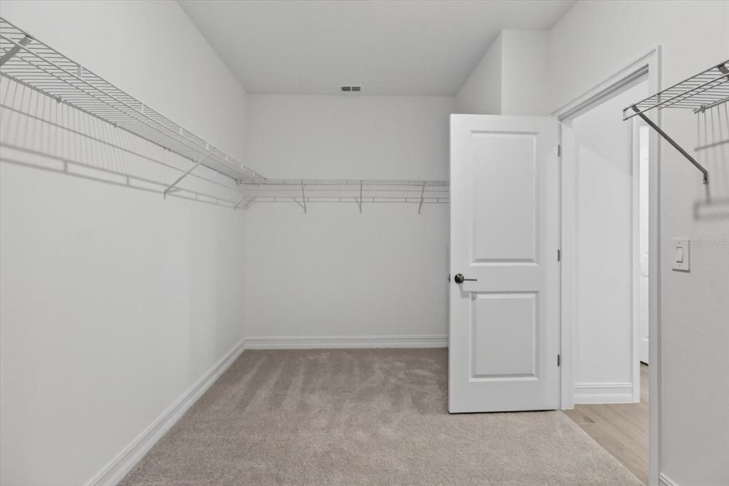 For Rent: $4,700 (6 beds, 4 baths, 3867 Square Feet)