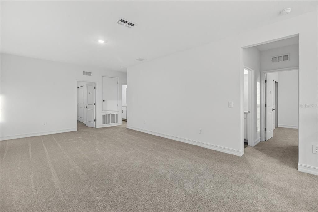 For Rent: $4,700 (6 beds, 4 baths, 3867 Square Feet)