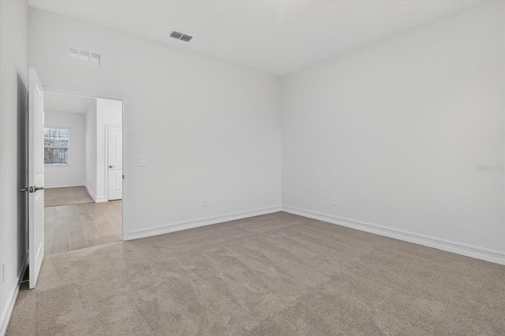 For Rent: $4,700 (6 beds, 4 baths, 3867 Square Feet)