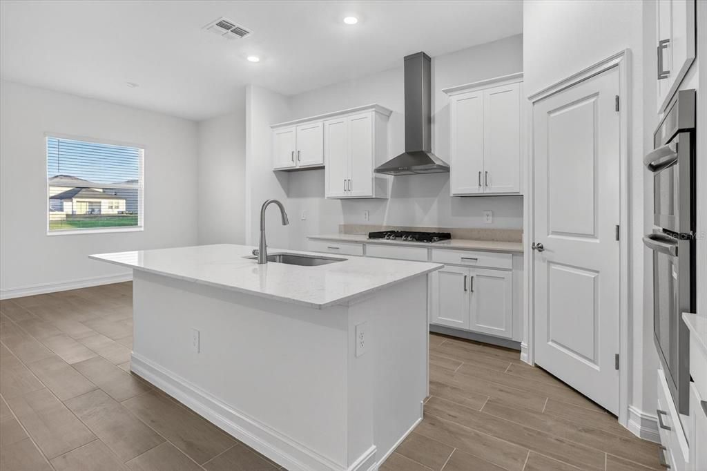 For Rent: $4,700 (6 beds, 4 baths, 3867 Square Feet)