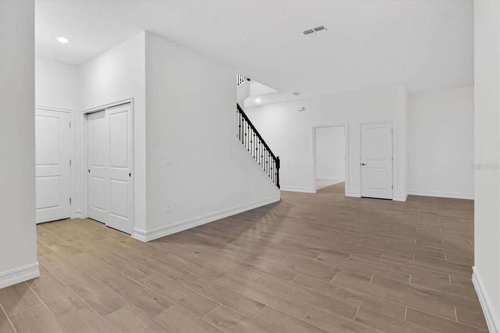 For Rent: $4,700 (6 beds, 4 baths, 3867 Square Feet)