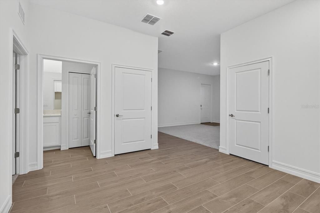 For Rent: $4,700 (6 beds, 4 baths, 3867 Square Feet)