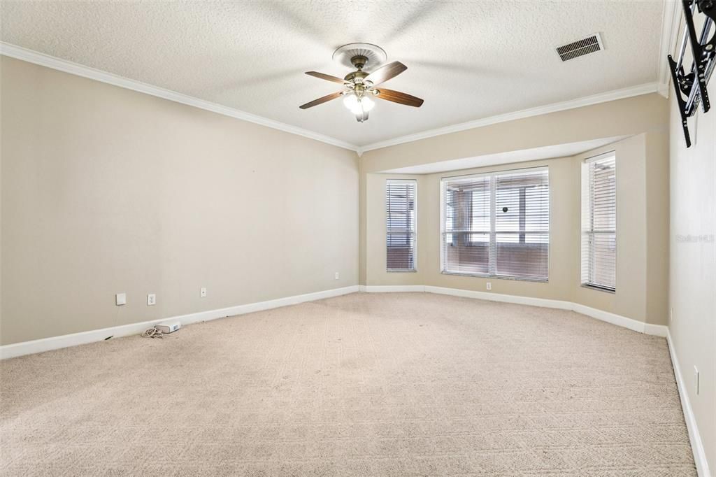 For Sale: $580,000 (4 beds, 3 baths, 3924 Square Feet)