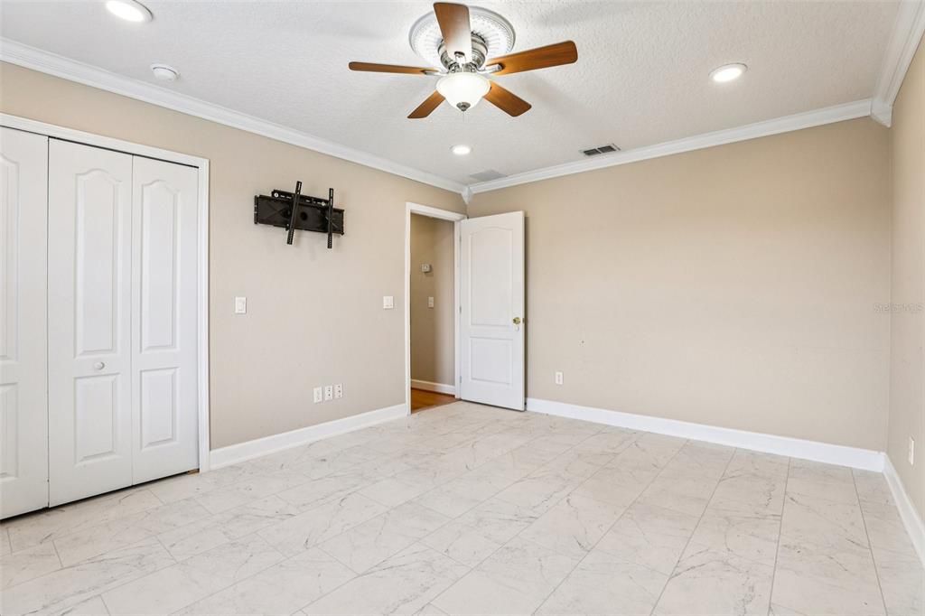 For Sale: $580,000 (4 beds, 3 baths, 3924 Square Feet)