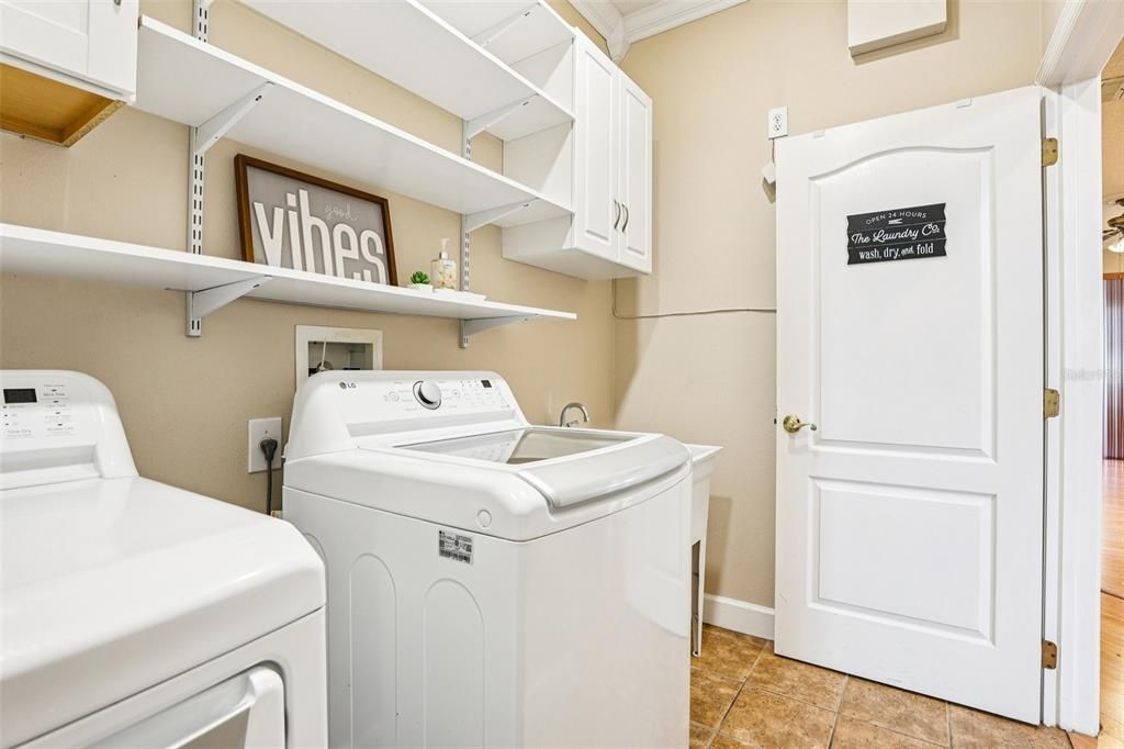 For Sale: $580,000 (4 beds, 3 baths, 3924 Square Feet)