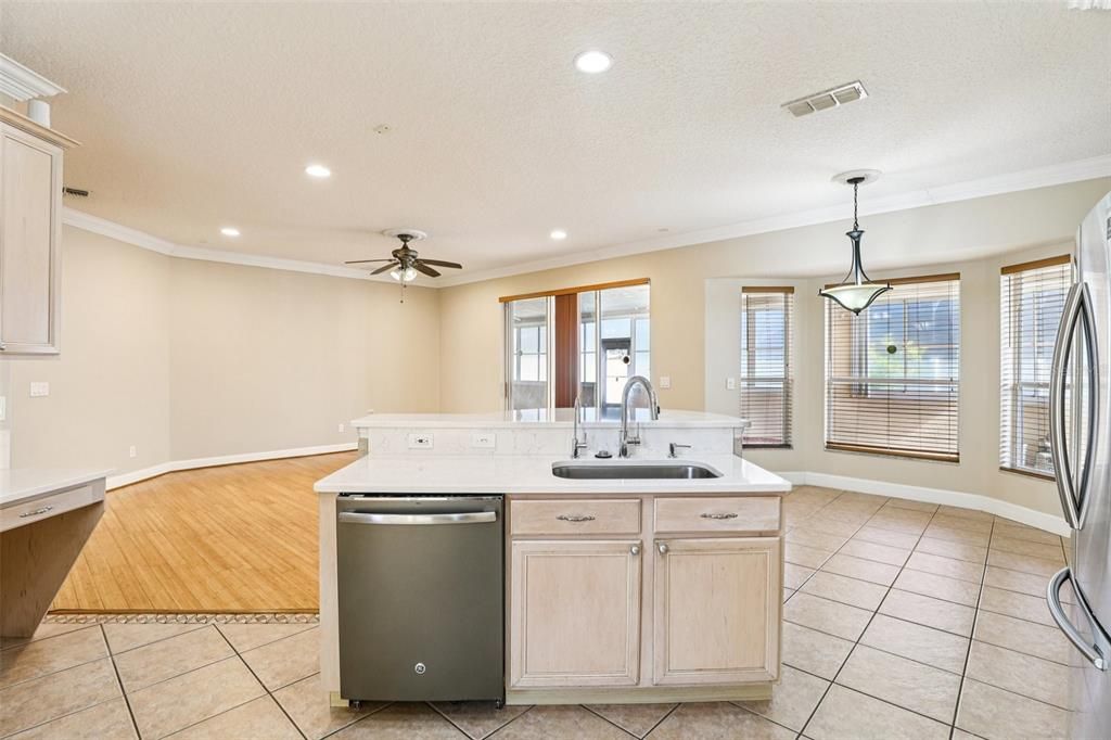 For Sale: $580,000 (4 beds, 3 baths, 3924 Square Feet)