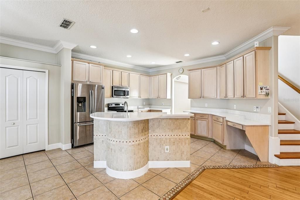 For Sale: $580,000 (4 beds, 3 baths, 3924 Square Feet)