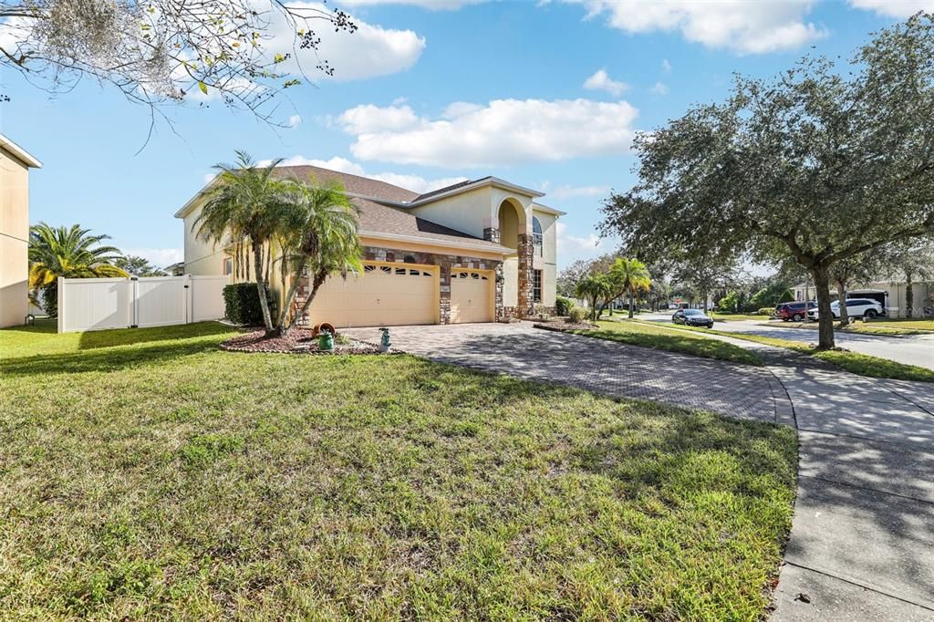 For Sale: $580,000 (4 beds, 3 baths, 3924 Square Feet)