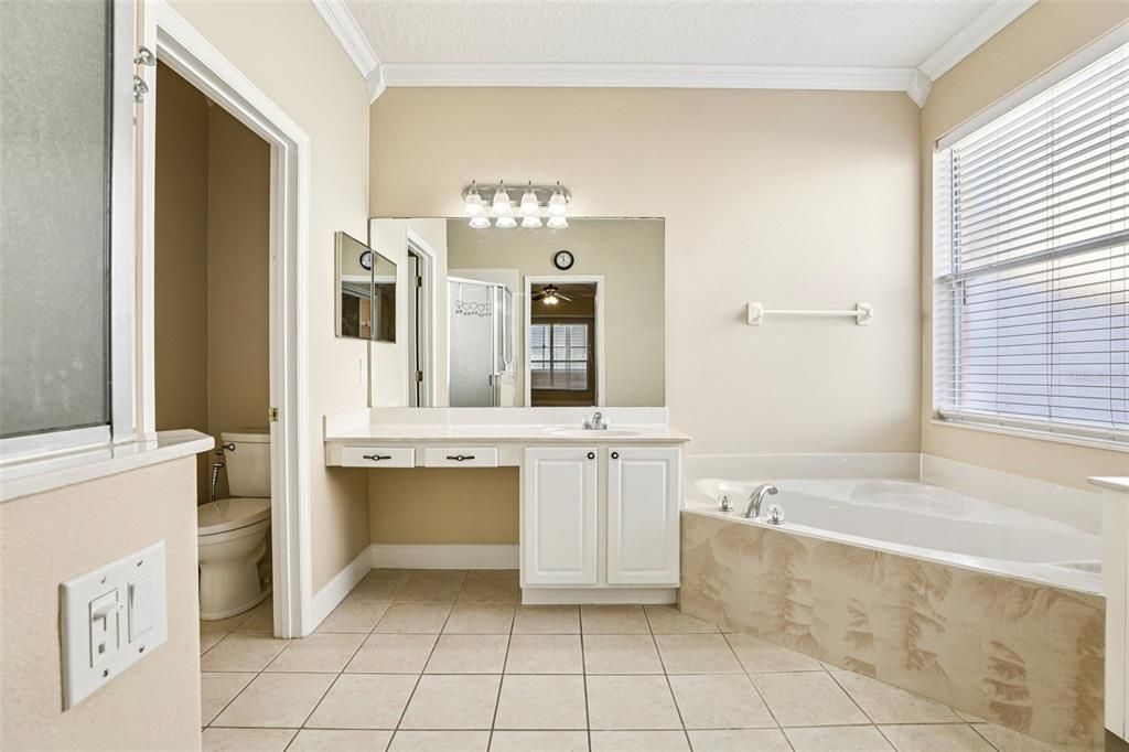 For Sale: $580,000 (4 beds, 3 baths, 3924 Square Feet)