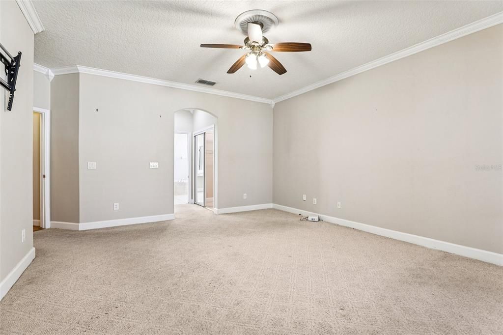 For Sale: $580,000 (4 beds, 3 baths, 3924 Square Feet)