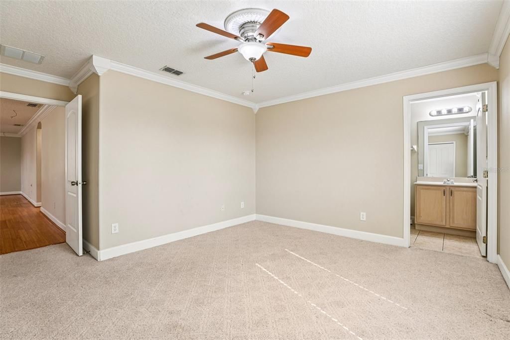 For Sale: $580,000 (4 beds, 3 baths, 3924 Square Feet)