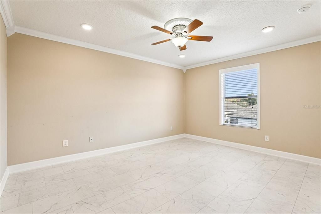 For Sale: $580,000 (4 beds, 3 baths, 3924 Square Feet)