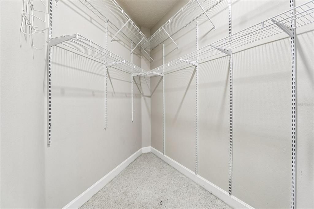 For Sale: $580,000 (4 beds, 3 baths, 3924 Square Feet)