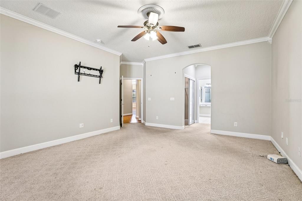 For Sale: $580,000 (4 beds, 3 baths, 3924 Square Feet)