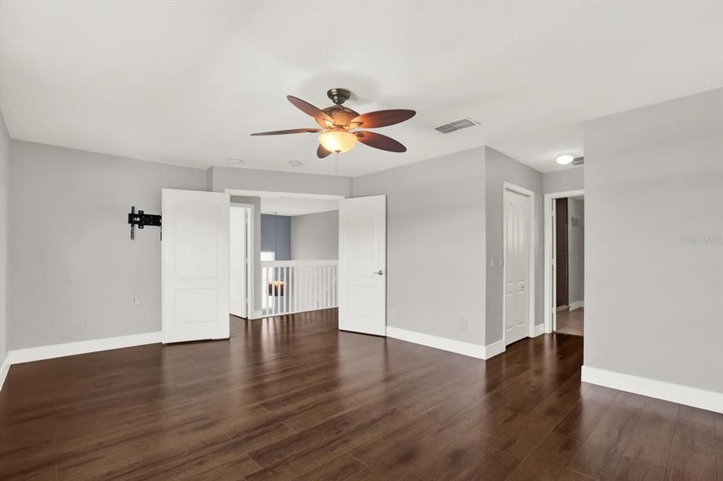 For Rent: $2,700 (5 beds, 2 baths, 2454 Square Feet)