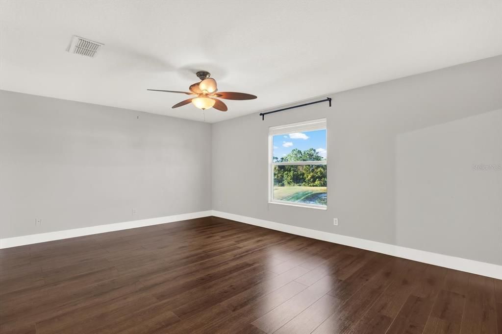 For Rent: $2,700 (5 beds, 2 baths, 2454 Square Feet)