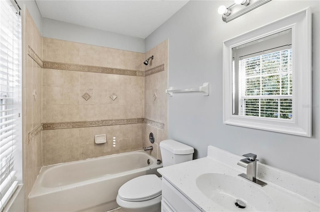 На продажу: $325,000 (3 спален, 2 ванн, 1345 Квадратных фут)