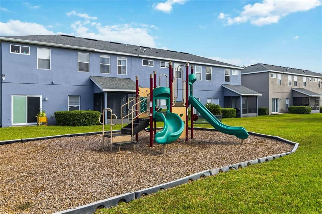 На продажу: $325,000 (3 спален, 2 ванн, 1345 Квадратных фут)